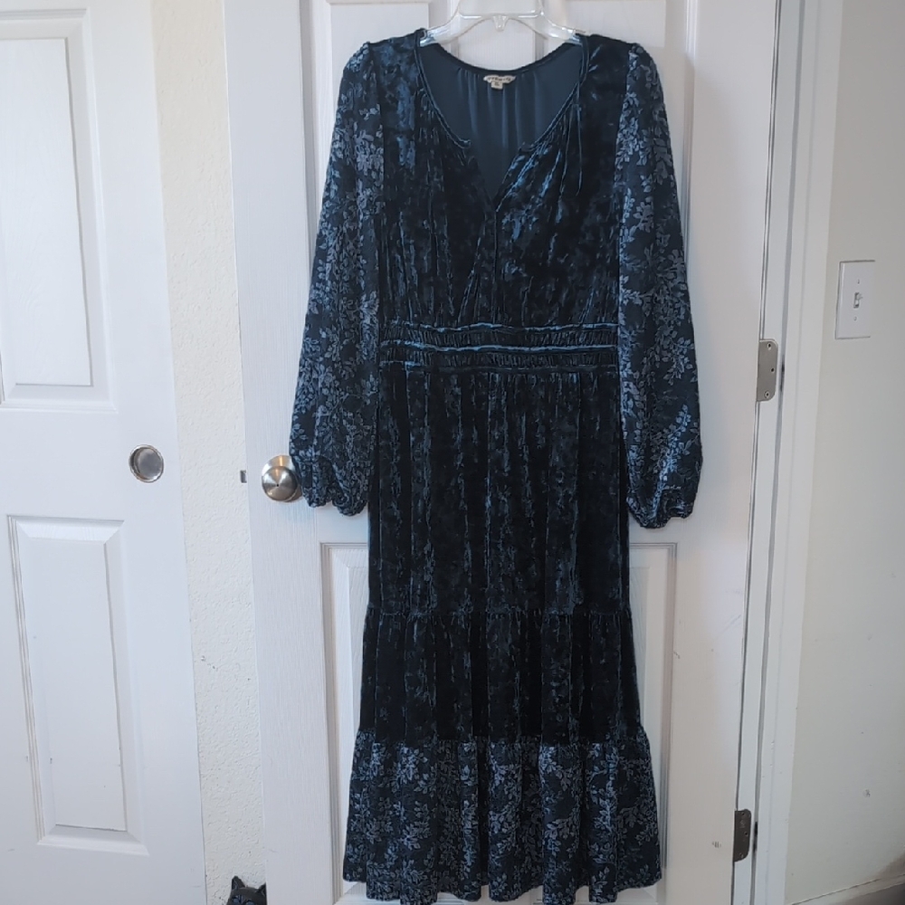FRYE AND CO. Navy Velvet Long Sleeve Dress